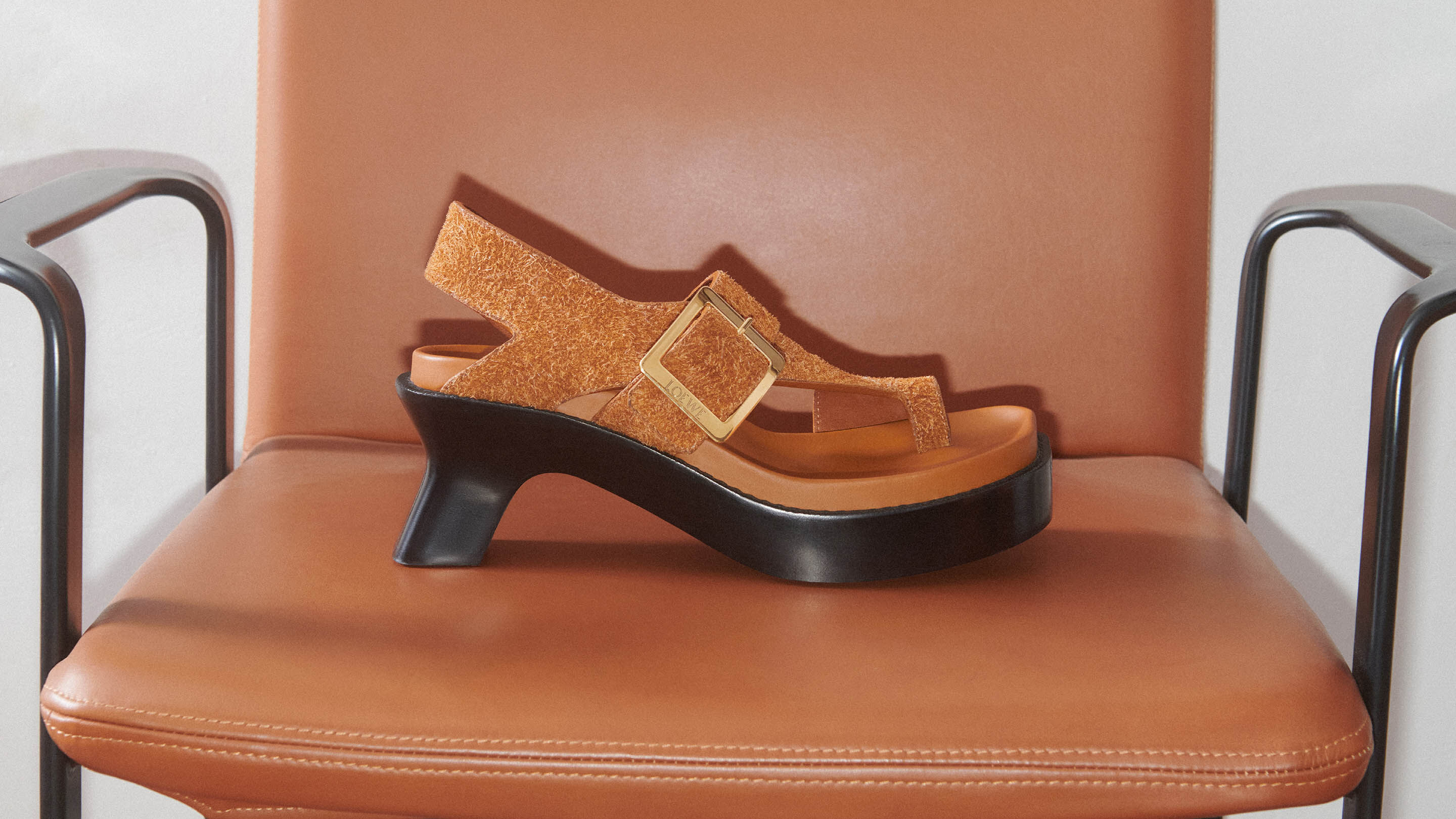 Loewe sandals store
